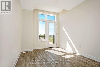 1359 Shevchenko Blvd in Oakville, ON - Building Photo - Building Photo