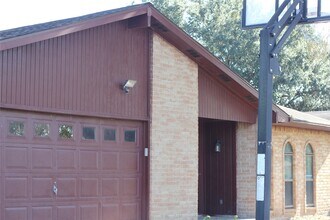 7207 Addicks Clodine Rd in Houston, TX - Building Photo - Building Photo