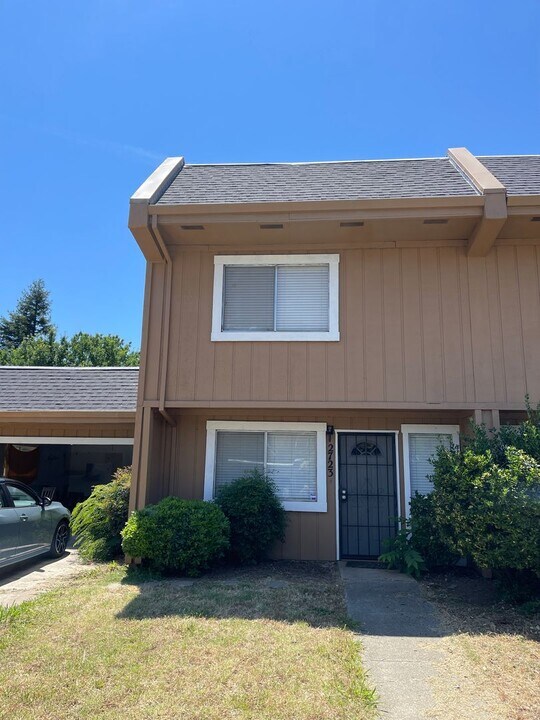 2723-2727 White Ave in Chico, CA - Building Photo