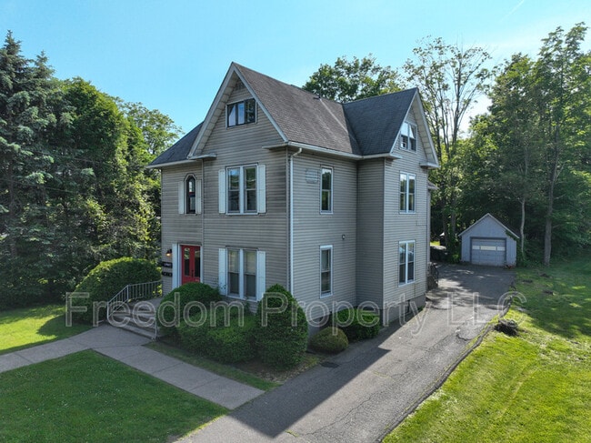 242 N Main St in Southington, CT - Building Photo - Building Photo