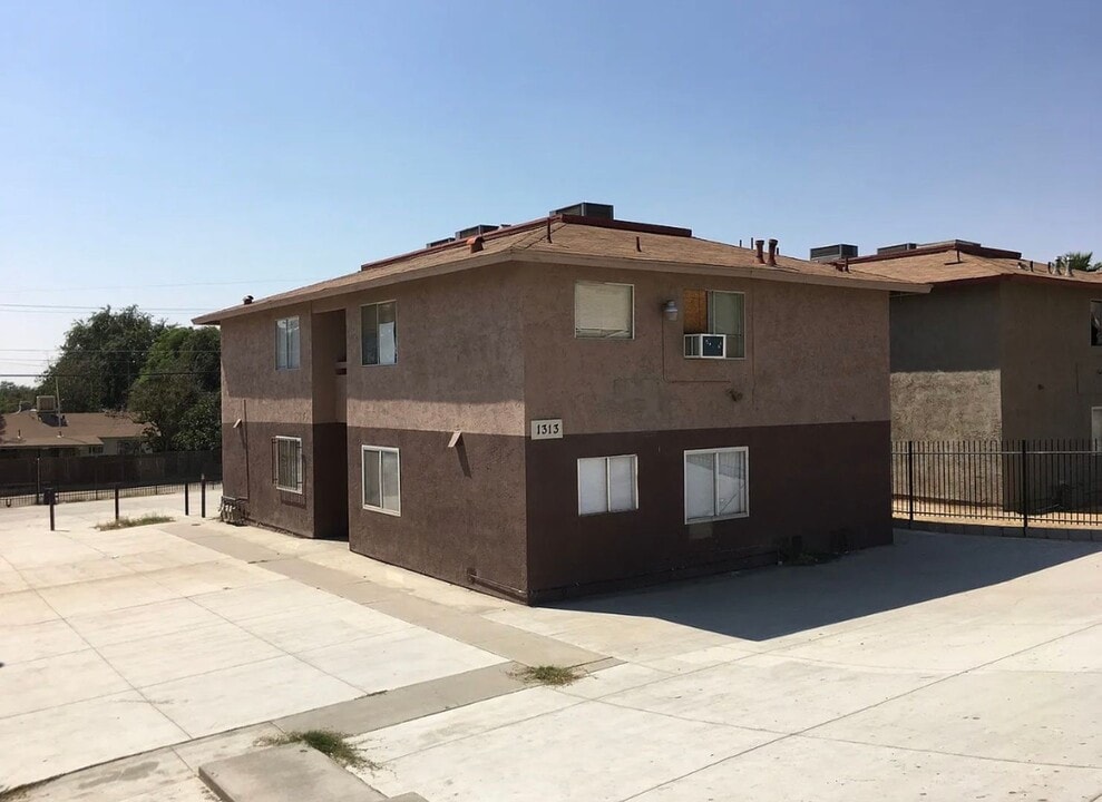 1317 Bernard St in Bakersfield, CA - Building Photo