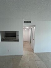 5875 SW 41st St in Davie, FL - Foto de edificio - Building Photo