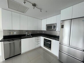 92 SW 3rd St, Unit 3203 in Miami, FL - Building Photo - Building Photo