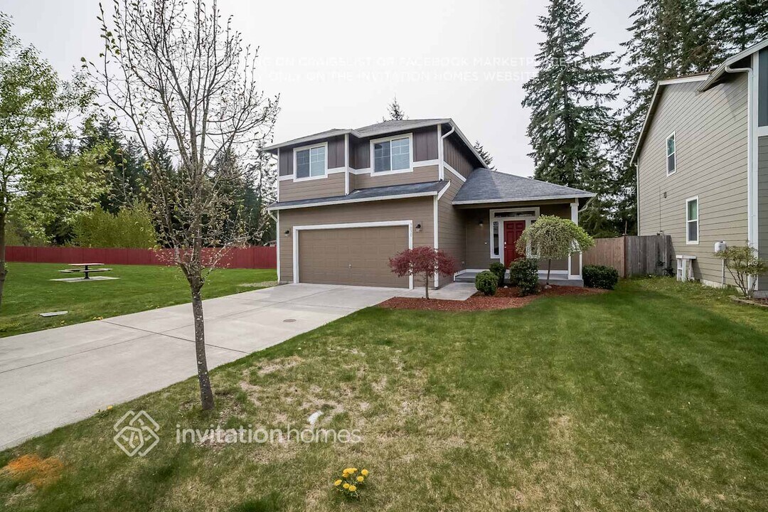 9830 198th St E in Graham, WA - Building Photo