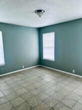 243 Maplewood Ln in San Antonio, TX - Building Photo - Building Photo