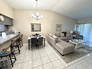 7249 Parkside Villas Dr N in St. Petersburg, FL - Building Photo - Building Photo