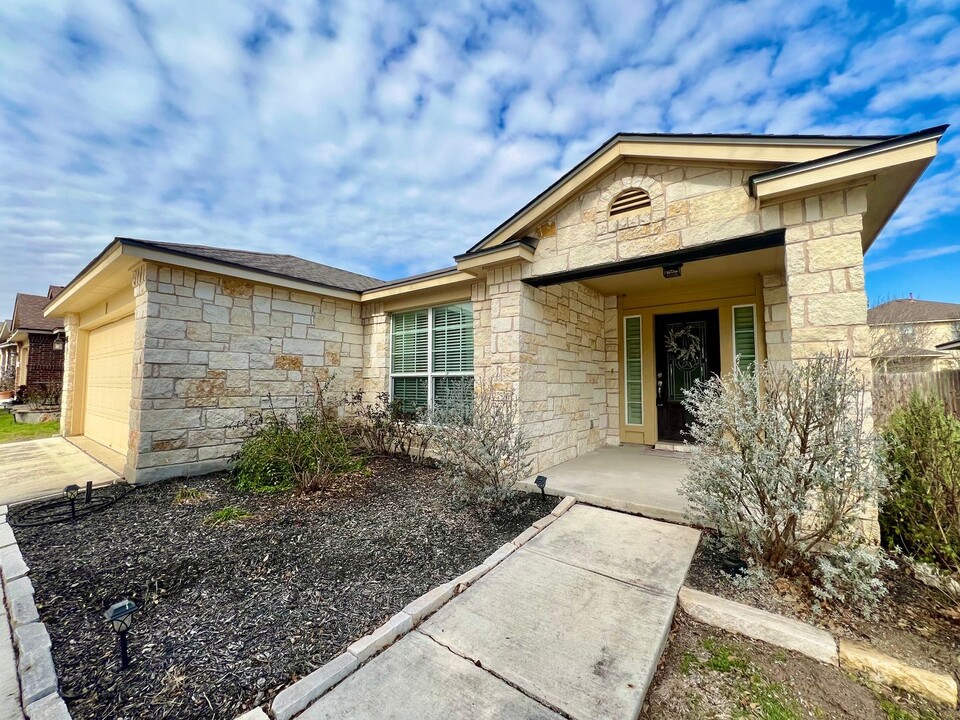 119 Wisteria Way in San Marcos, TX - Building Photo