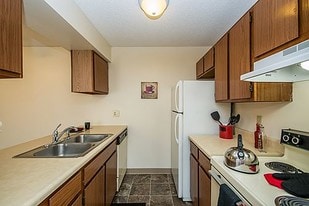 Woodside Park Apartments - $300 LOOK & LEASE!