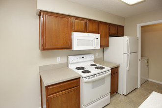 Quail Run Apartments in Colorado Springs, CO - Building Photo - Interior Photo