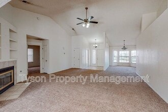 5201 Tamariz Dr NW in Albuquerque, NM - Building Photo - Building Photo
