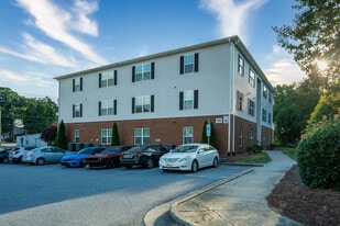 Reynolds Place Apartments in Greensboro, NC - Building Photo
