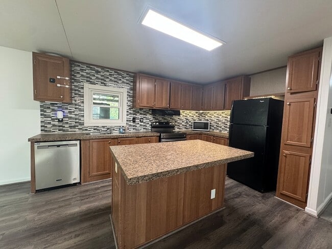 22 Pine St in New Waverly, TX - Building Photo - Building Photo