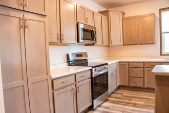 2460 Golf Rd in Eau Claire, WI - Building Photo - Building Photo