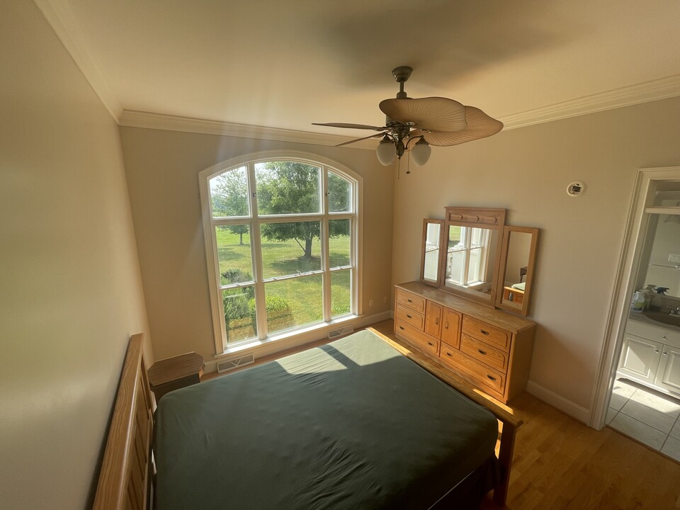 1390 Windy Knoll Rd in Goode, VA - Building Photo