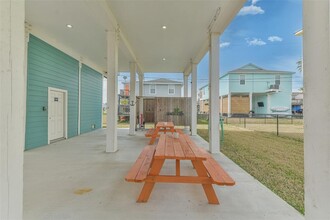 4022 Fort Bend Dr in Galveston, TX - Building Photo - Building Photo
