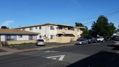 1641 Frisbie Ct in Concord, CA - Foto de edificio - Building Photo