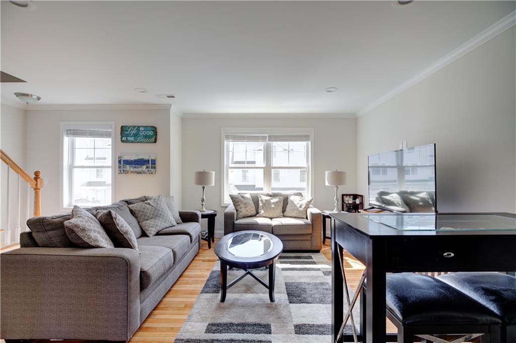 17 Mariner Way in Middletown, RI - Building Photo