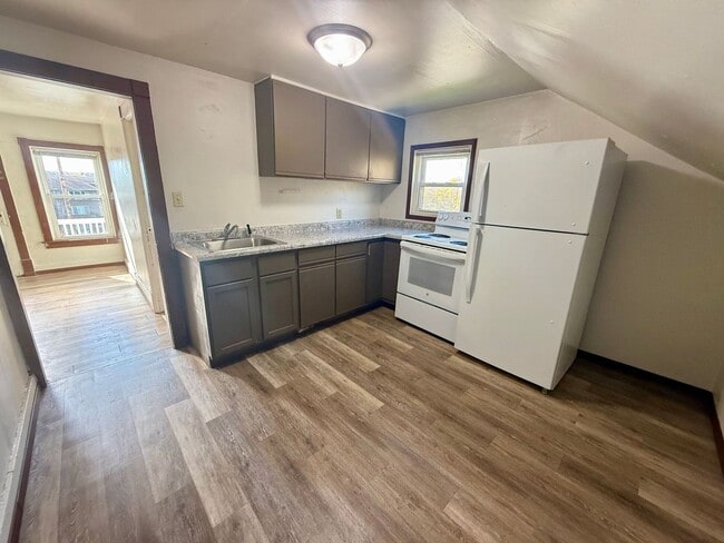 property at 1305 Merrill Ave