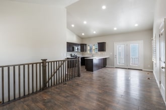 4918 W Beach Comber Way in South Jordan, UT - Foto de edificio - Building Photo