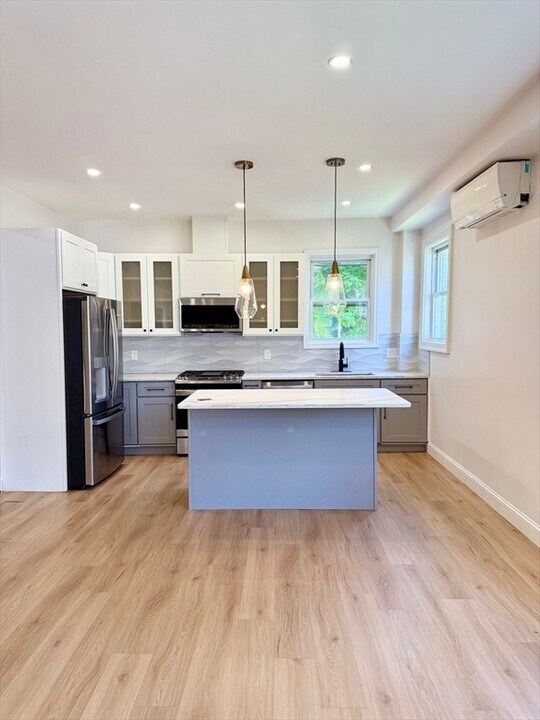 30 Howland St, Unit 2 in Boston, MA - Building Photo