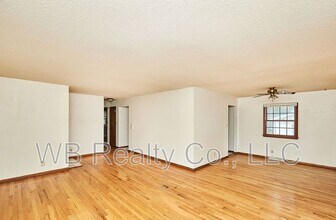 2928 Vine St in West Des Moines, IA - Building Photo - Building Photo