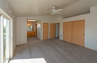 1409 NE Tucson Way-Unit -#2 in Bend, OR - Building Photo - Building Photo
