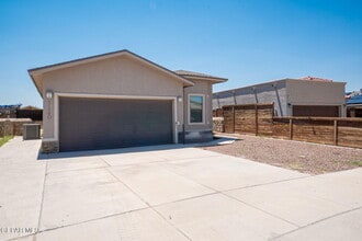 11140 Catherine Slutter Ln in Socorro, TX - Building Photo - Building Photo