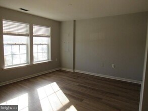 80 Lieutenant Ct in Bunker Hill, WV - Foto de edificio - Building Photo