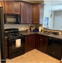 14 Michael Dr in Tinton Falls, NJ - Building Photo - Building Photo