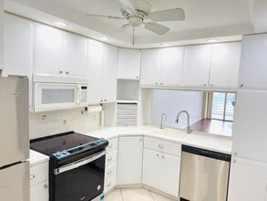 3051 N Course Dr, Unit 209 in Pompano Beach, FL - Foto de edificio - Building Photo