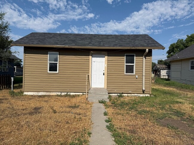 property at 1220 20th St