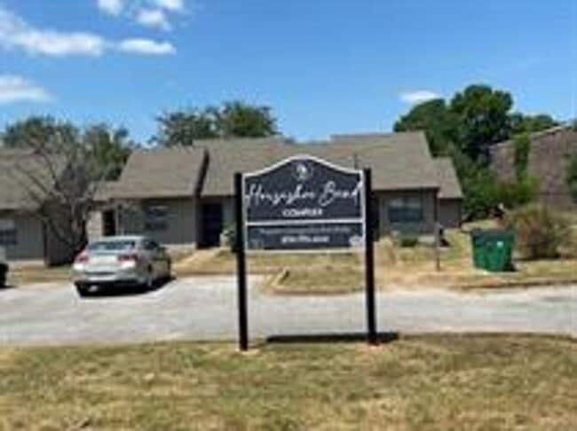 property at 905 S 4th St