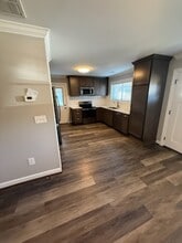 306 W College St in Simpsonville, SC - Foto de edificio - Building Photo