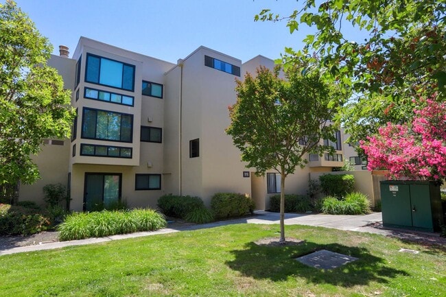 property at 916 Beach Park Blvd