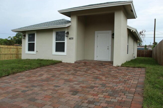 4875 Springfield St in Greenacres, FL - Building Photo - Building Photo