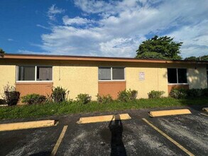 1790 NW 52nd Ave in Lauderhill, FL - Building Photo - Building Photo