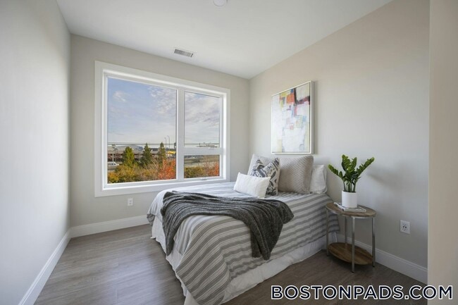 340 Bremen St in Boston, MA - Building Photo - Building Photo