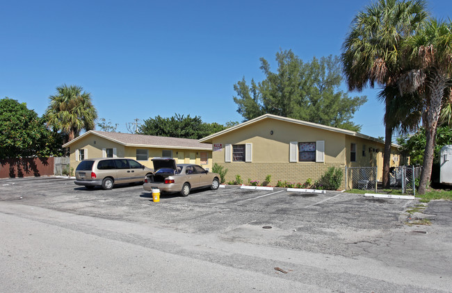 465 NW 40th St in Oakland Park, FL - Building Photo - Building Photo