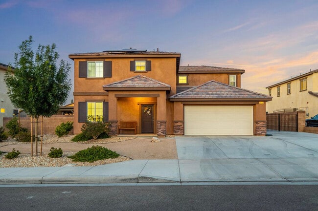 44112 Sierra Vista Dr in Lancaster, CA - Foto de edificio - Building Photo