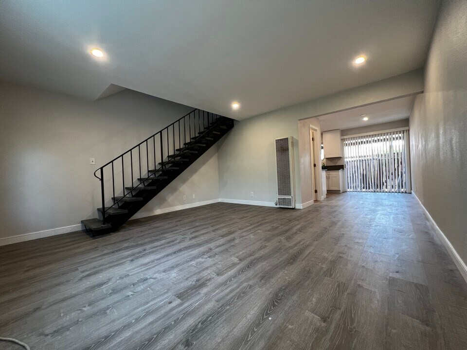 429 W Elk Ave in Glendale, CA - Foto de edificio