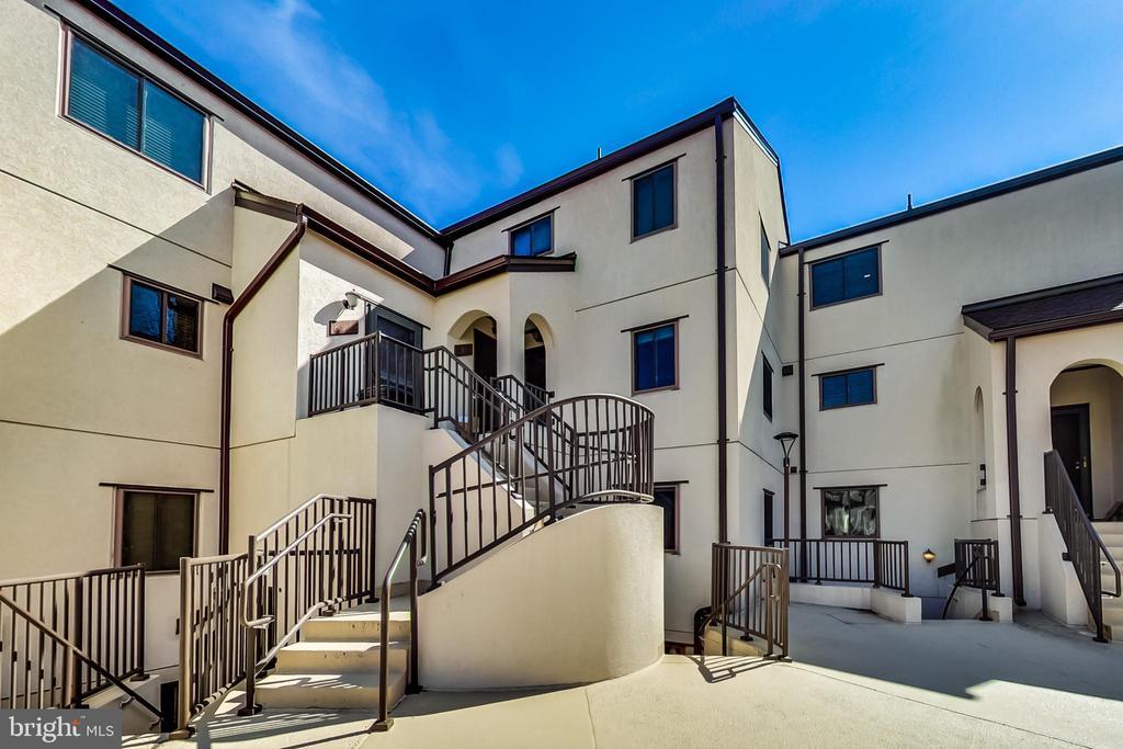 8923 Battery Pl in Bethesda, MD - Building Photo