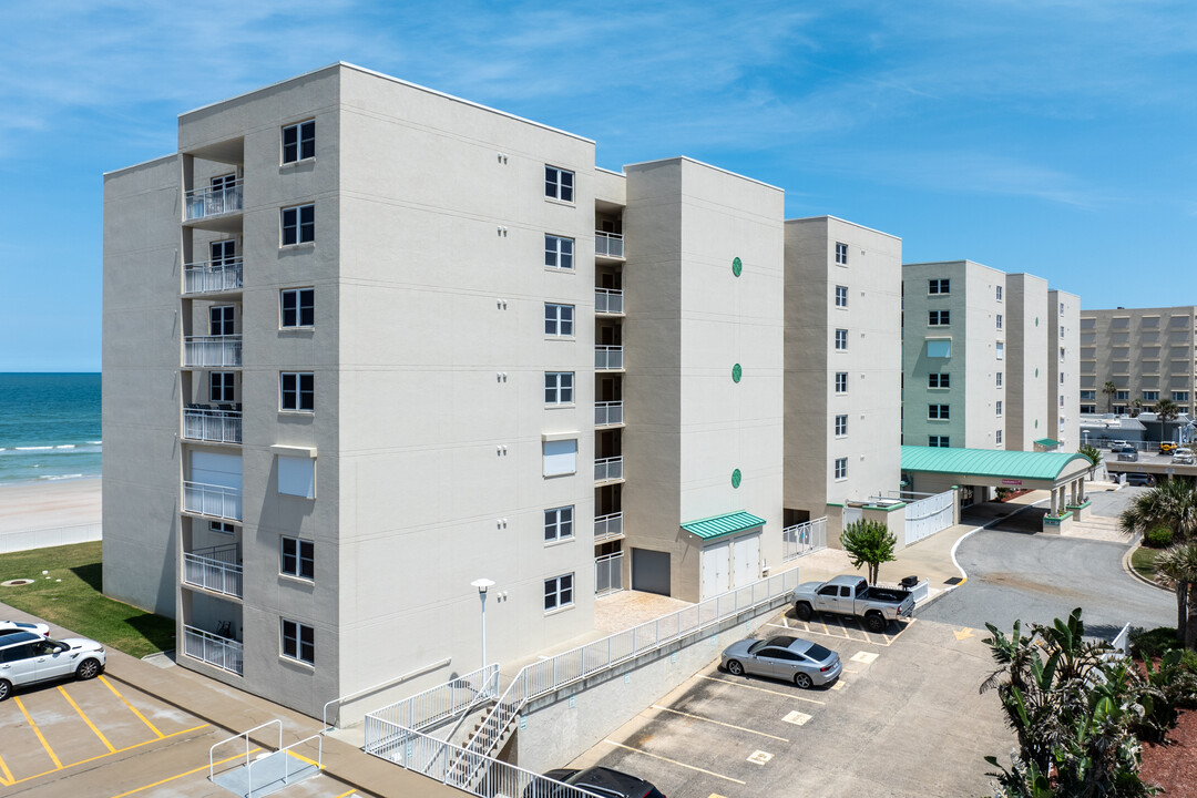 East Wind in Ponce Inlet, FL - Building Photo