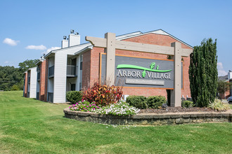 Arbor Village Apartments in Muscle Shoals, AL - Foto de edificio - Building Photo