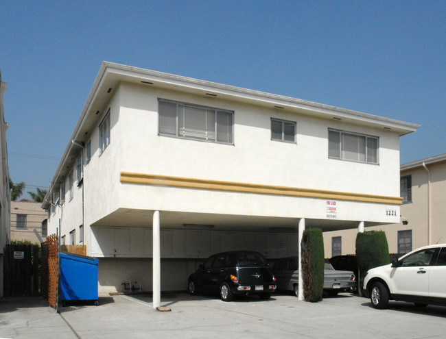 1221 S Holt Ave in Los Angeles, CA - Building Photo - Building Photo