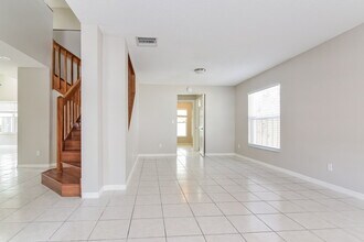 2325 Kenwick Dr in Valrico, FL - Building Photo - Building Photo