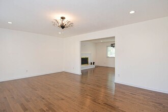 306 Bright Meadows Dr in Ballwin, MO - Building Photo - Building Photo