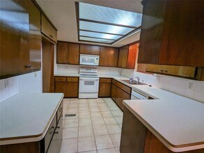 2116 Oakvista Cir in Norman, OK - Building Photo - Building Photo