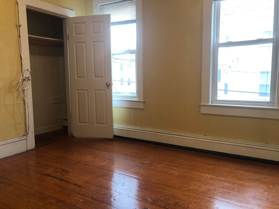 212 Boylston St in Boston, MA - Building Photo