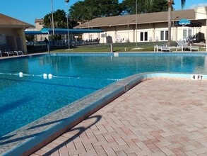 225 Bonnie Blvd in Palm Springs, FL - Building Photo - Building Photo