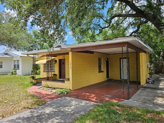 property at 1216 E Myrtle St
